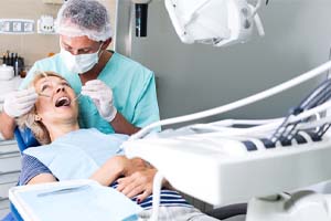 Emergency dentist in Dallas performing a dental exam