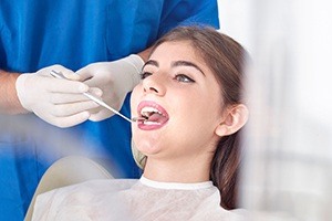 Woman receiving oral cancer screening