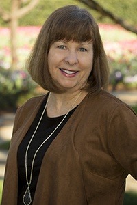 Headshot of dental hygienist Lisa